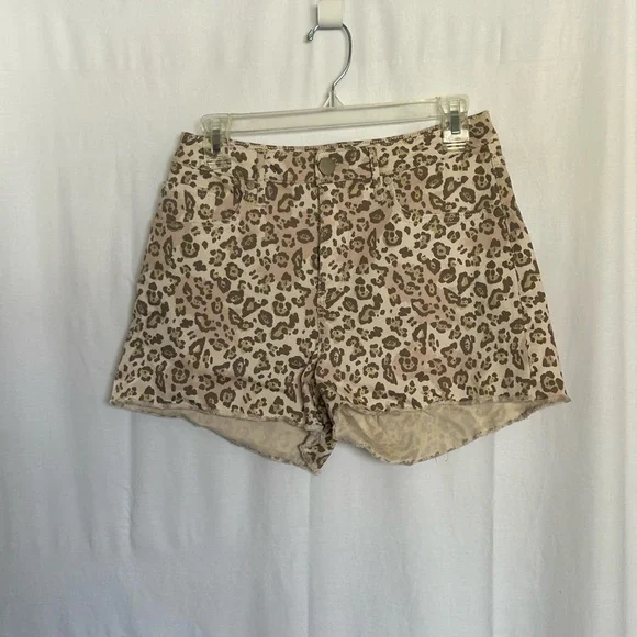 Wonderly - Leopard Print Women's Shorts - Picture 1 of 5